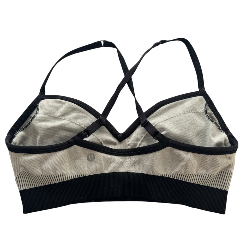 LULULEMON Hold Your‎ Om Bra II Heathered Silver Fox Cross Straps Strappy Size 2 - Picture 3 of 9
